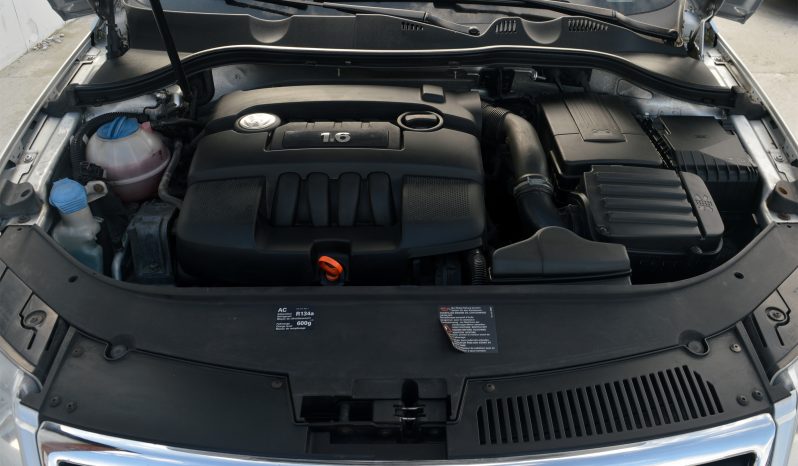 VW Passat 1,6 102 Comfortline 4d full
