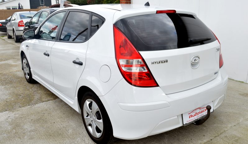 Hyundai i30 1,6 CRDi 90 Comfort Eco 5d full