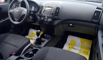 Hyundai i30 1,6 CRDi 90 Comfort Eco 5d full