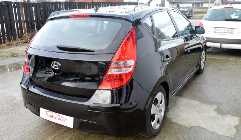Hyundai i30 1,6 CRDi 90 Comfort Eco 5d full