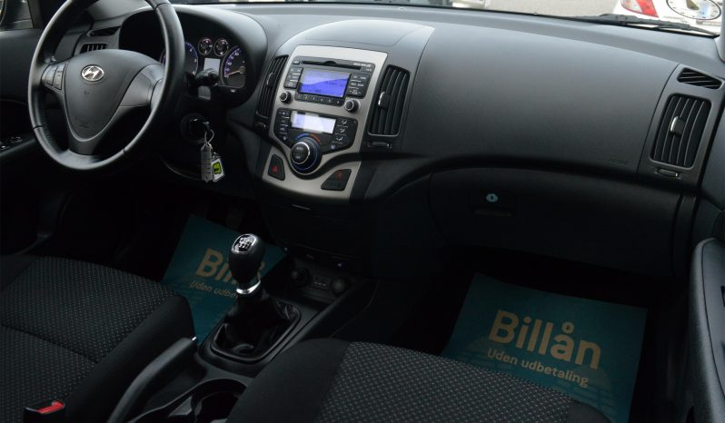 Hyundai i30 1,6 CRDi 90 Comfort Eco 5d full