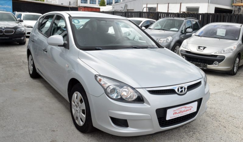 Hyundai i30 1,6 CRDi 90 Classic 5d full