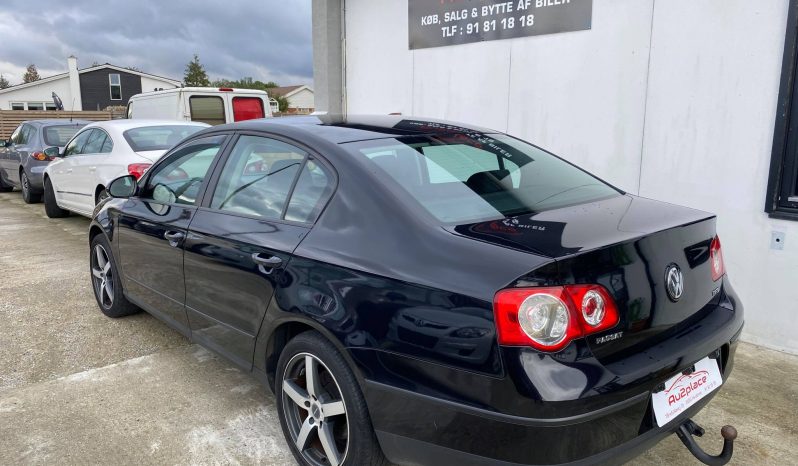 VW Passat 2,0 FSi Highline 4d full
