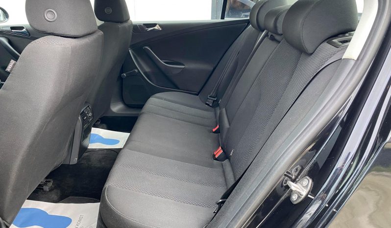 VW Passat 2,0 FSi Highline 4d full