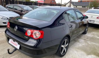 VW Passat 2,0 FSi Highline 4d full