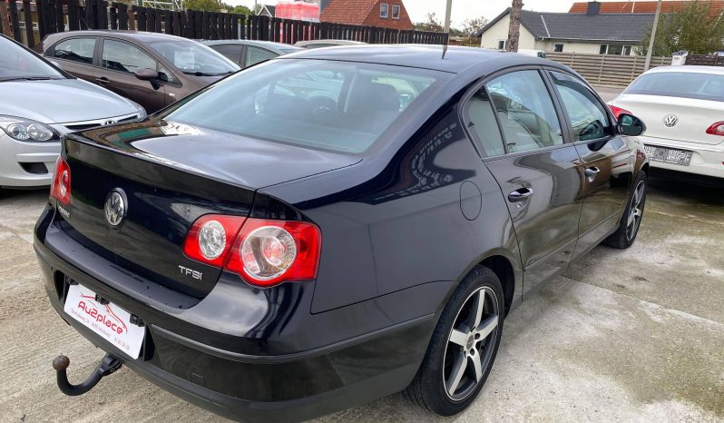 VW Passat 2,0 FSi Highline 4d full