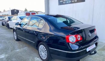 VW Passat 2,0 FSi Comfortline 4d full
