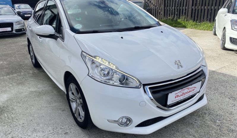 Peugeot 208 1,2 VTi Allure Sky 5d full
