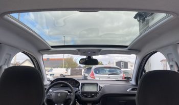 Peugeot 208 1,2 VTi Allure Sky 5d full