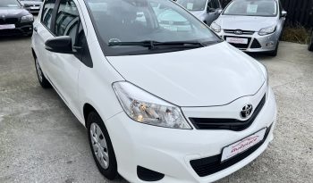 Toyota Yaris 1,0 VVT-i T1 5d full
