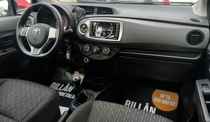 Toyota Yaris 1,0 VVT-i T1 5d full