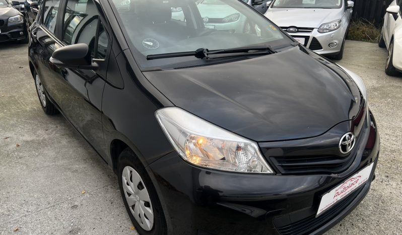 Toyota Yaris 1,0 VVT-i T1 5d full